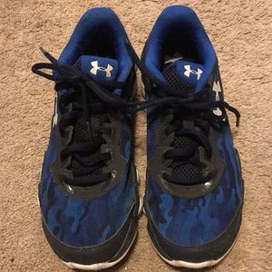 Under Armour Big boy size 5 tennis shoes